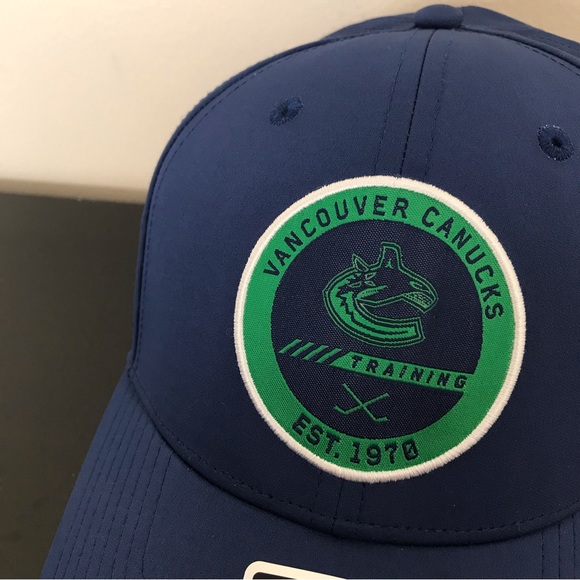 New Vancouver Canucks Training Authentic Pro Fanatics Stretch Fit Hat NHL Hockey - Picture 8 of 14